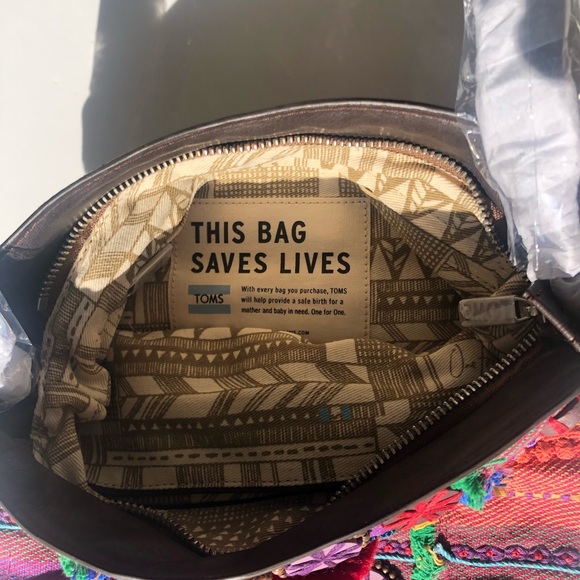 Tom’s NWT Multi Stripe Embellish Crossbody Shoulder Bag - Picture 4 of 6